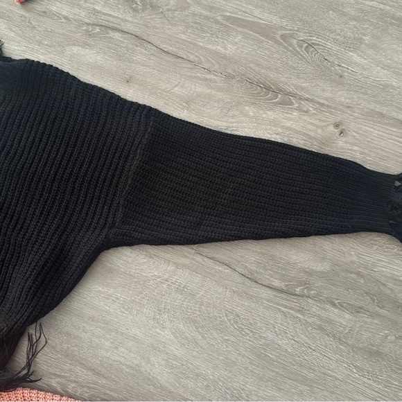 Off the shoulder black knitted sweater - Picture 4 of 8